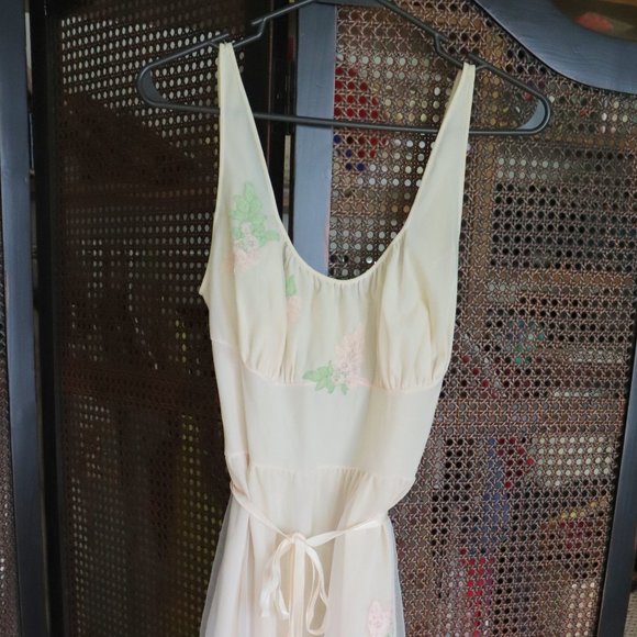 Vintage Cream and Green Chemise - Picture 4 of 15